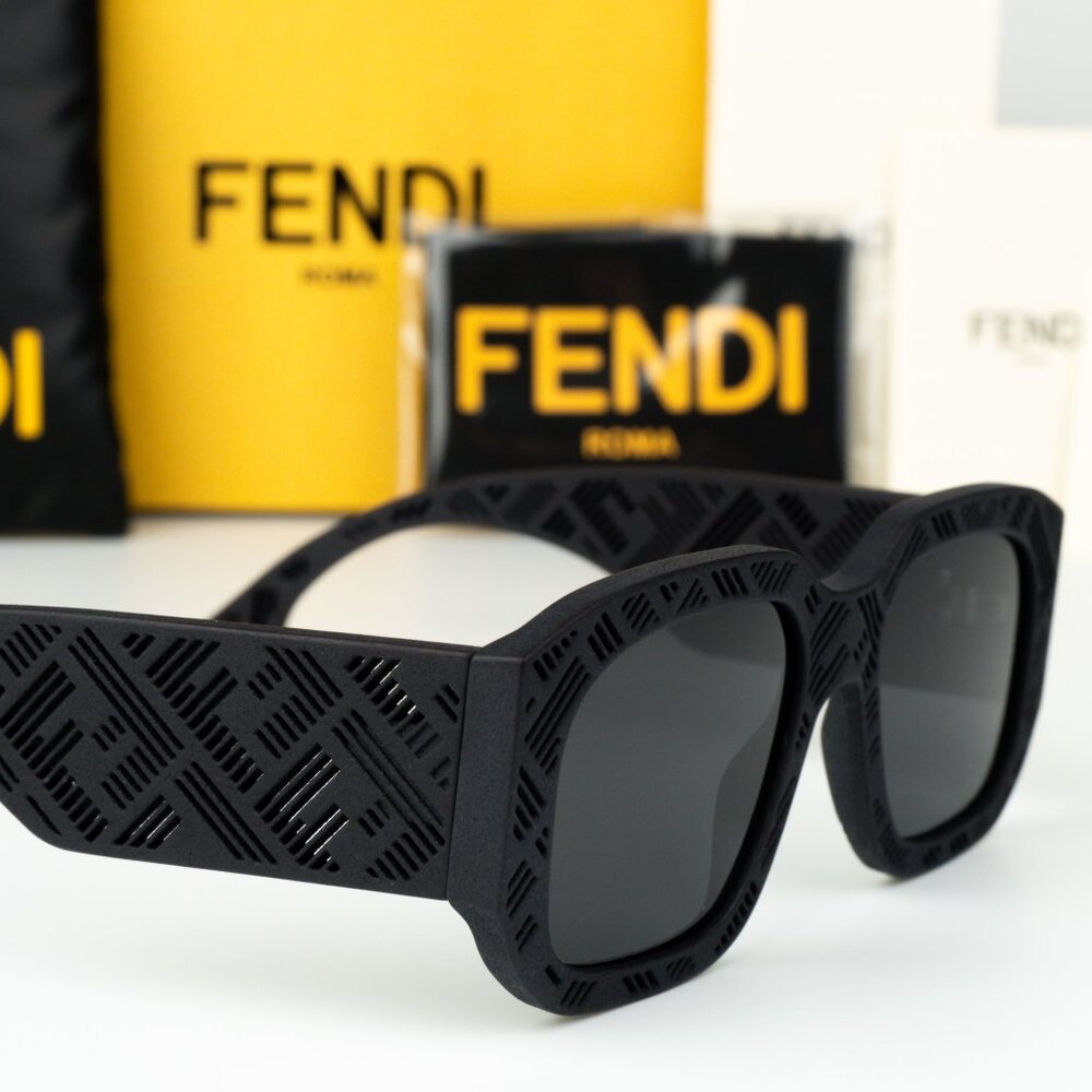 Fendi SHADOW Women Sunglasses Geometric Matte Black Grey FE40113I 02A BRAND NEW - Picture 4 of 12